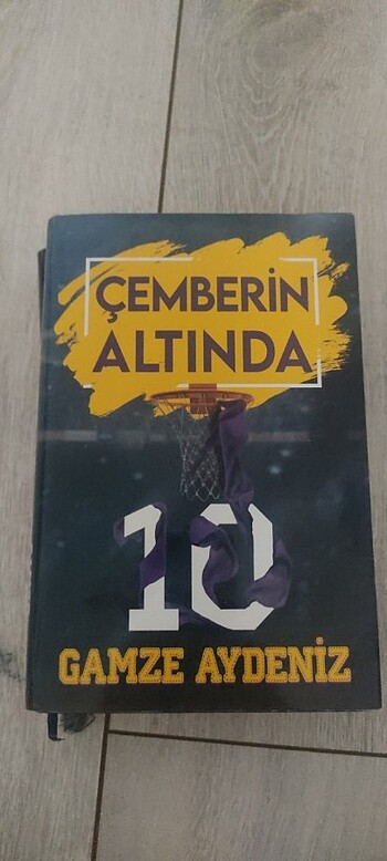 Çemberin altında ciltli