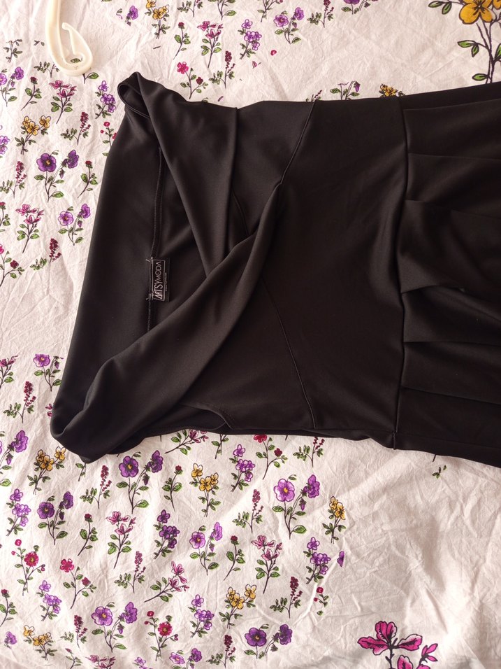 Siyah Midi Piliseli Kayık Yaka Elbise - Görsel 5