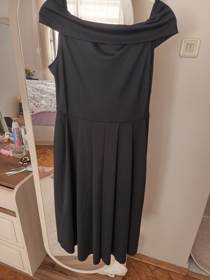 Siyah Midi Piliseli Kayık Yaka Elbise - Görsel 2