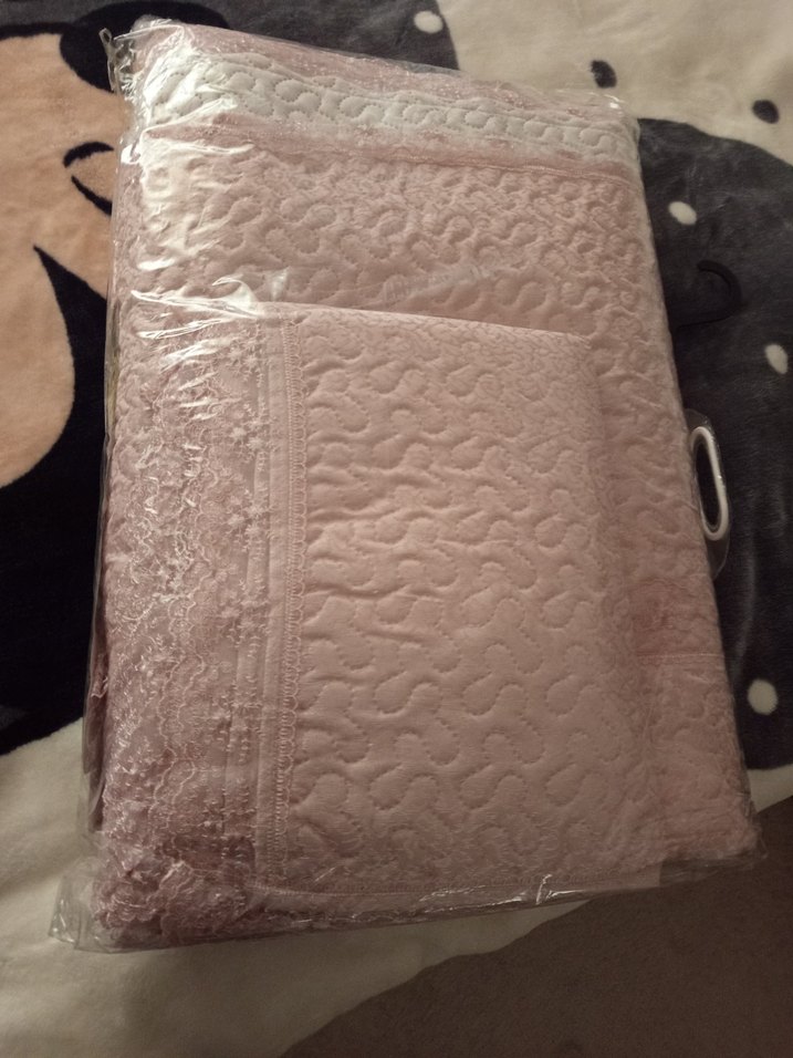 Pembe Düz Desen Yatak Örtüsü Takımı - Görsel 3