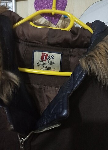 Kahverengi kolları deri kapşonlu mont  - Görsel 3