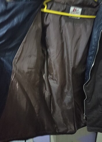 Kahverengi kolları deri kapşonlu mont  - Görsel 5