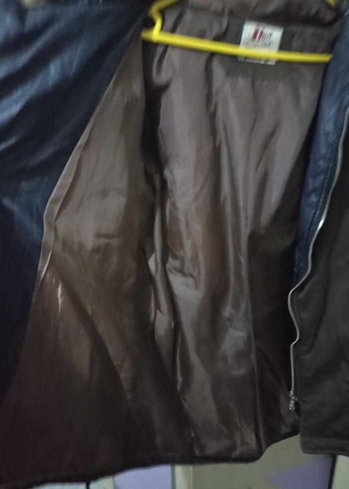 Kahverengi kolları deri kapşonlu mont  - Görsel 5