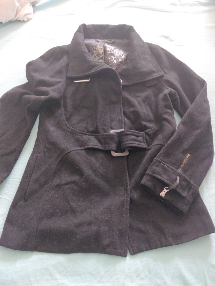 Kemer Detaylı Siyah Kaban - Görsel 2