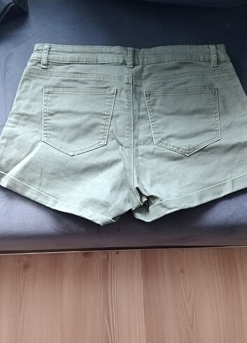 H&M H&M mini kot şort. Bel 38 cm esnek. Boy ön 25 cm. Arka Boy 30 cm