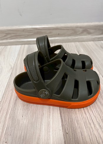 Gri Erkek Çocuk Kaydırmaz Bantlı Terlik - Görsel 2