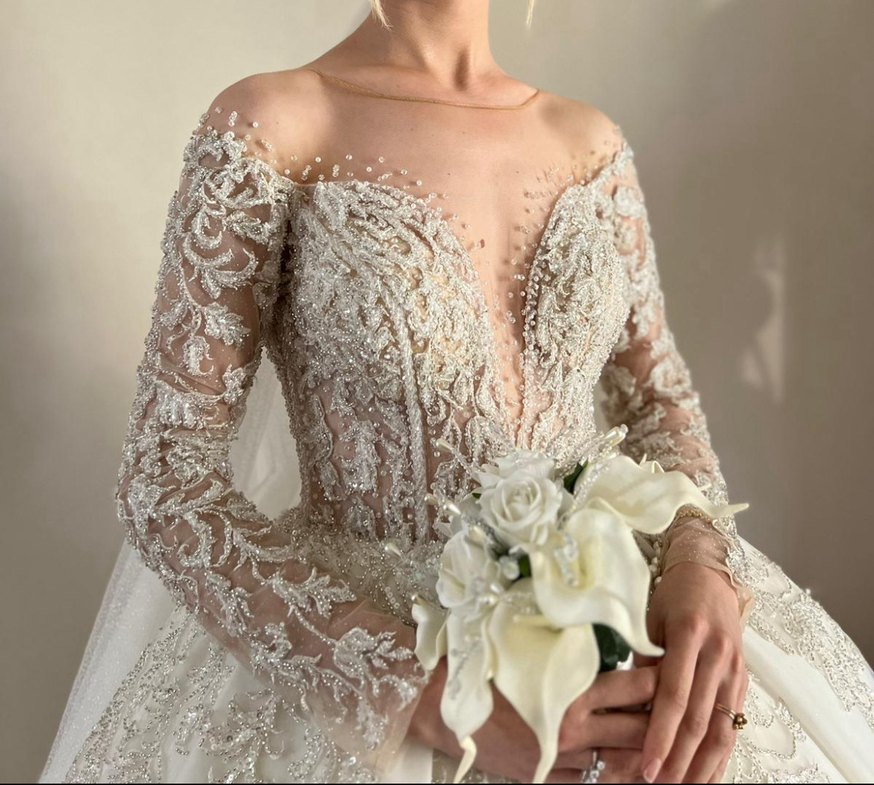 Uzun Kollu V Yakalı Prenses Gelinlik - Görsel 4