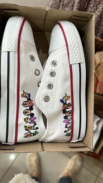 30 Beden beyaz Renk Converse çocuk (unısex )