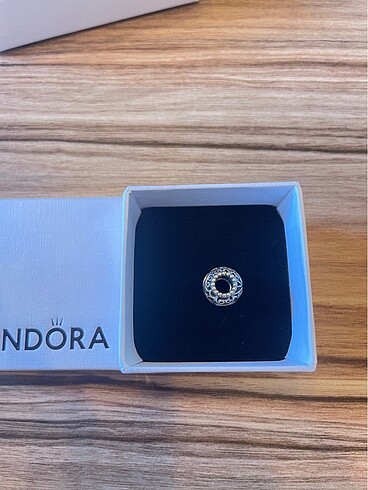 Pandora Pandora charm