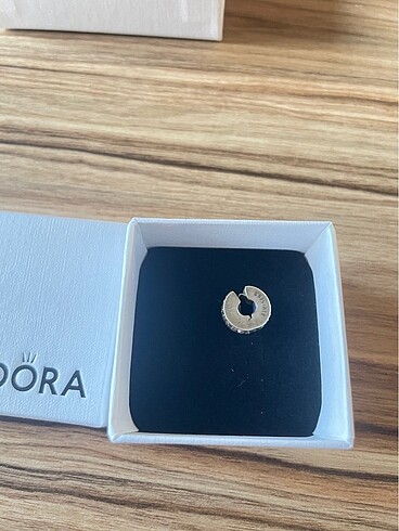 Pandora Pandora charm