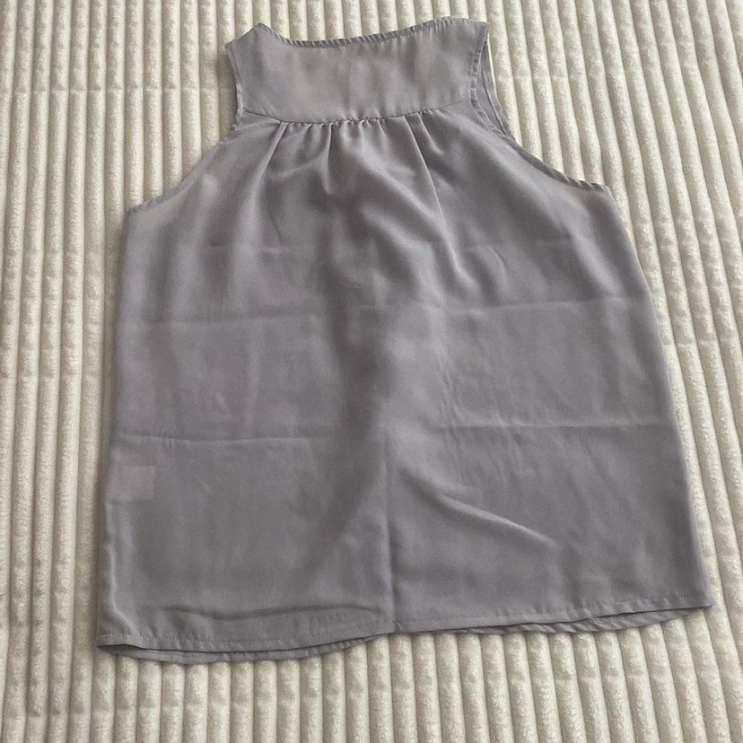 Gri Kolsuz V Yakalı Fırfırlı Bluz - Görsel 2