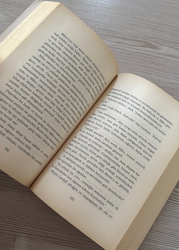  J.R.R. Tolkien - Hobbit