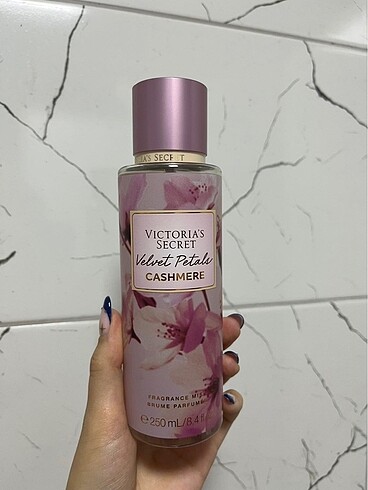 Velvet petals cashmere