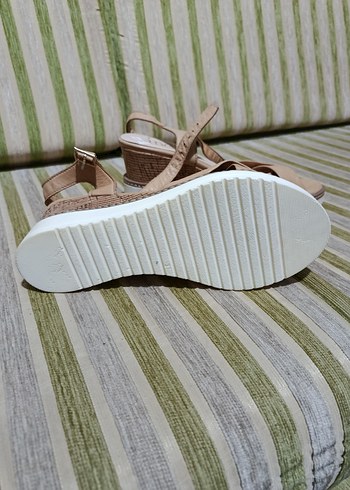 Bej Dolgu Topuklu Kadın Sandalet - Görsel 3