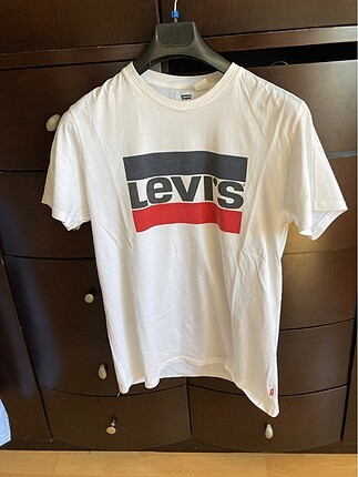 Levis T-shirt