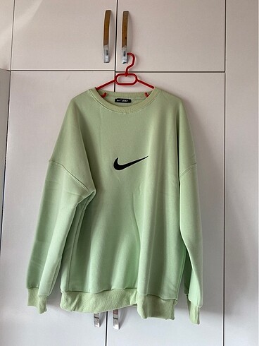 nike sweatshirt
