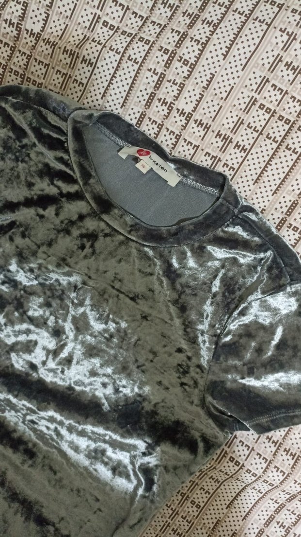 Gri Kadife Kısa Kollu Tişört - Görsel 2