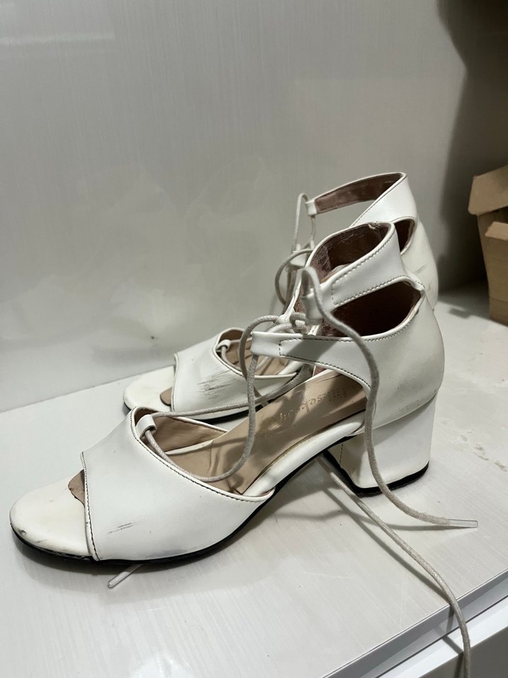 Beyaz Tokalı Kadın Topuklu Sandalet - Görsel 2