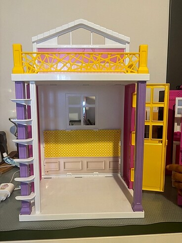 Diğer barbie ev ve dolap