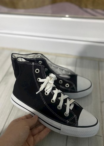 38 Beden siyah Renk Converse 36-40 mevcuttur