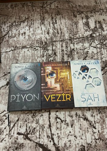 Aimee Carter Üçlemesi: Şah, Piyon, Vezir