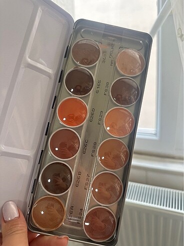 Kryolan Kryoln kapatıcı fondöten