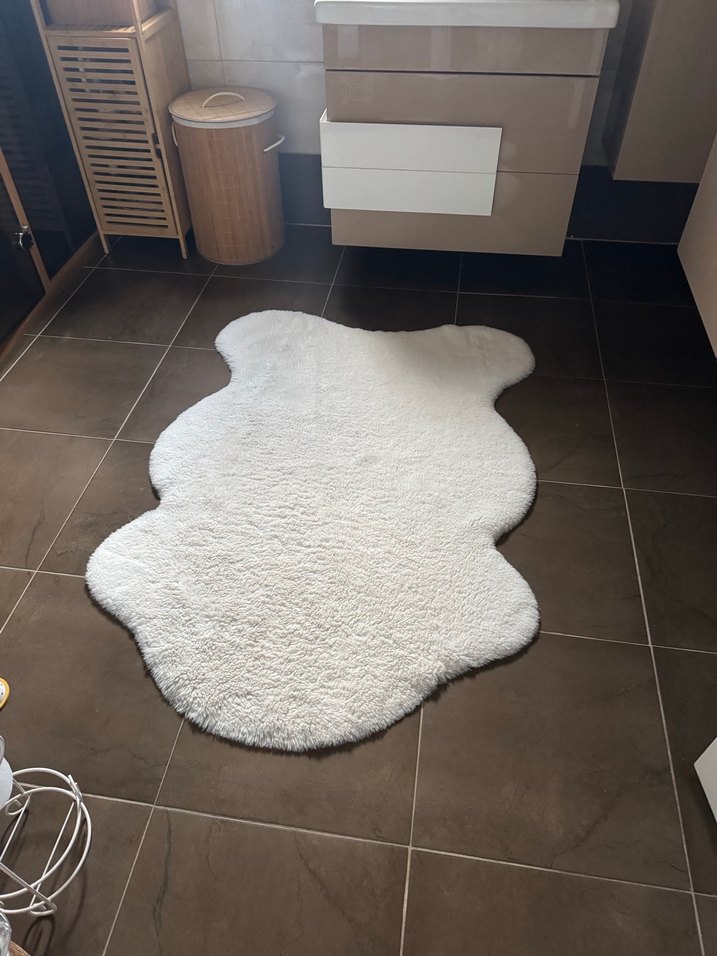 Kırık beyaz peluş kilim - Görsel 4