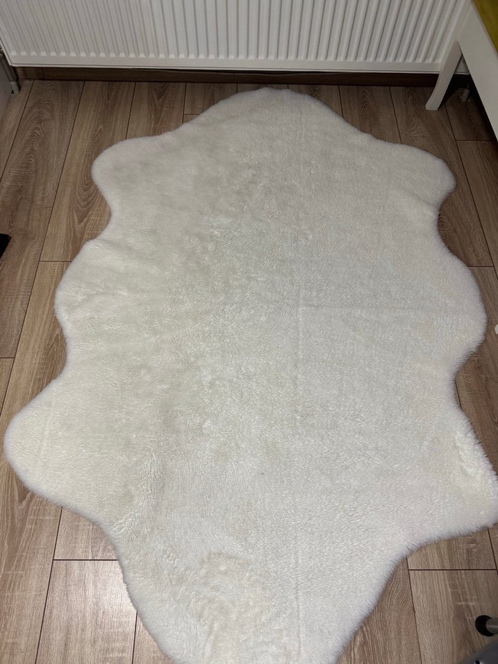 Kırık beyaz peluş kilim - Görsel 3