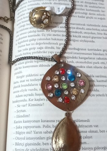 GOLD RENKLİ TAŞLI KOLYE VE YÜZÜK