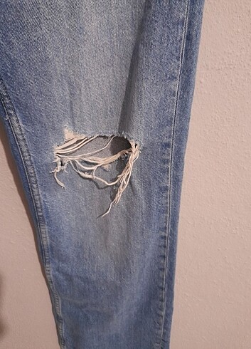 s Beden mavi Renk Denim bershka marka kadın yırtık kot pantolon.