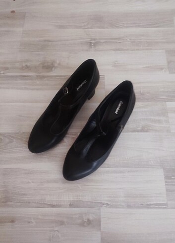Deichmann Graceland klasik kadın ayakkabı. 