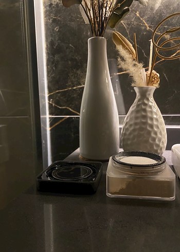 Hudabeauty Bej Pudra - Koyu Ton - Görsel 3