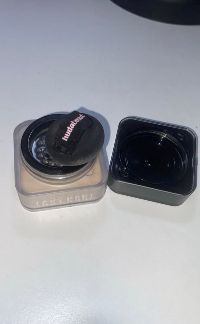 Huda Beauty Baby Bake Pudra mini - Görsel 3