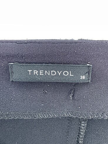 36 Beden siyah Renk Trendyol & Milla Mini Şort %70 İndirimli.