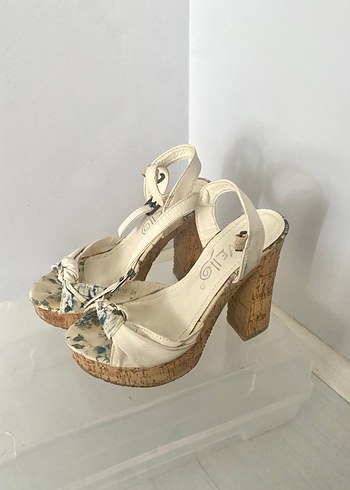 Bej çiçek Desenli Platform Topuklu Kadın Ayakkabı - Görsel 2