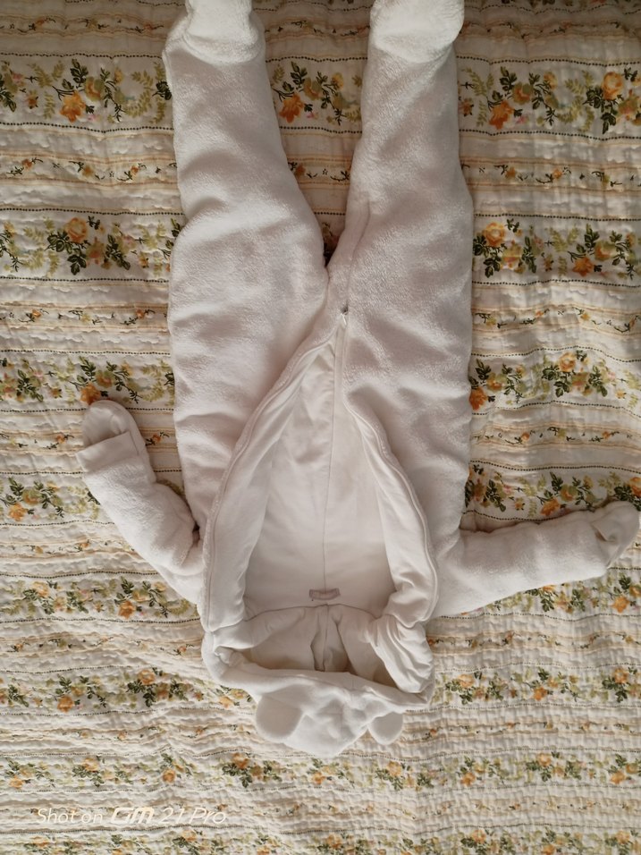 Beyaz Kapüşonlu Bebek Tulum - Görsel 4