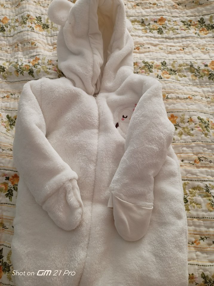 Beyaz Kapüşonlu Bebek Tulum - Görsel 2