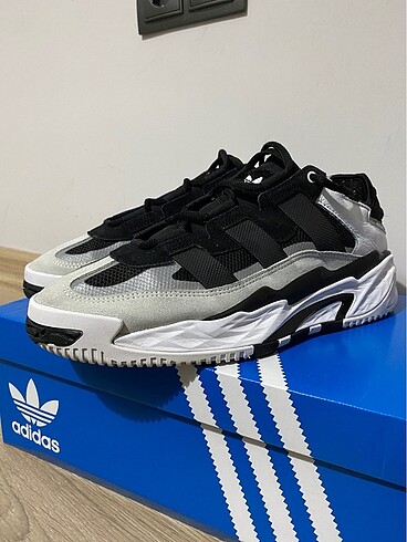 Adidas Sneaker