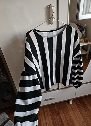 m Beden Çizgili Balon Kol Sweatshirt