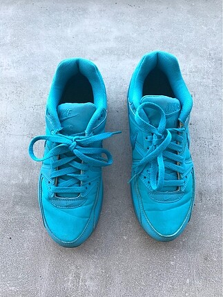 Nike spor ayakkabısı