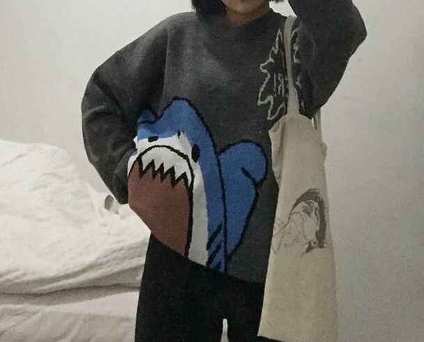 Urban Outfitters Kostebek cute shark kazak