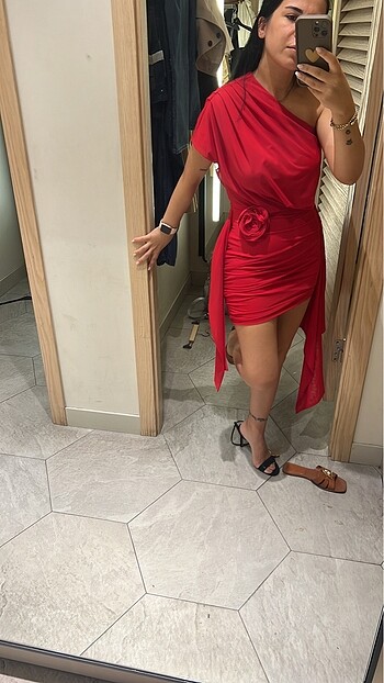 Sagaza kırmızı gece elbisesi