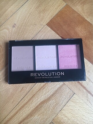 Revolution ultra sculpt and contour kit