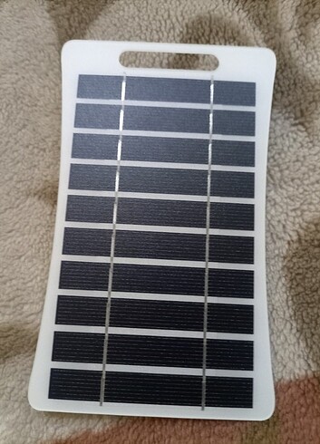 Güneş enerjili şarj aleti 