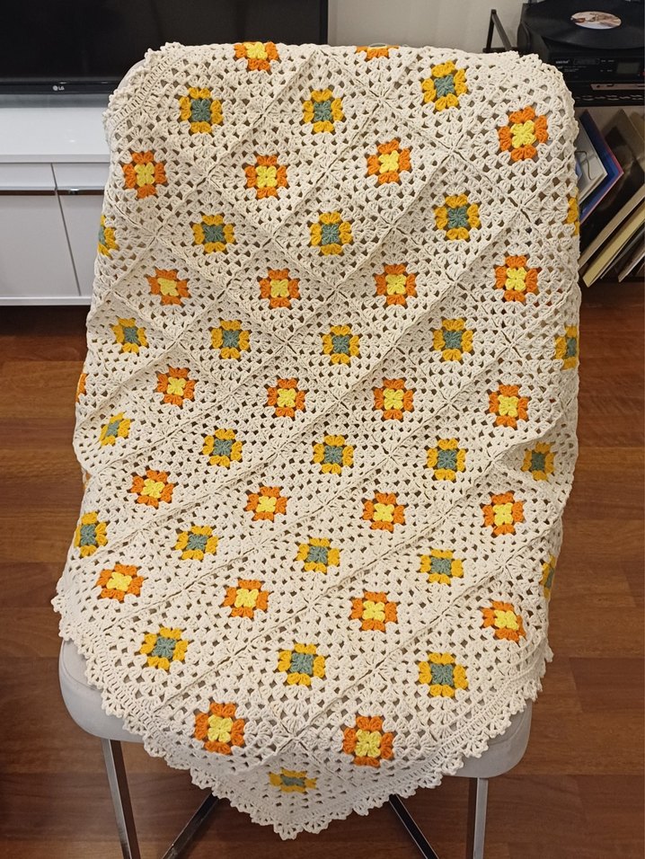 Renkli Çiçek Desenli El Örgüsü Battaniye - Görsel 2