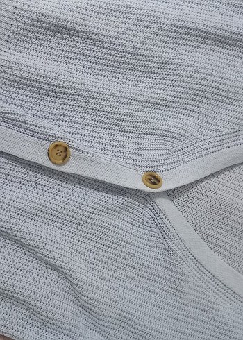 Gri Pamuklu Düğmeli V Yakalı Kadın Kazak - Görsel 2