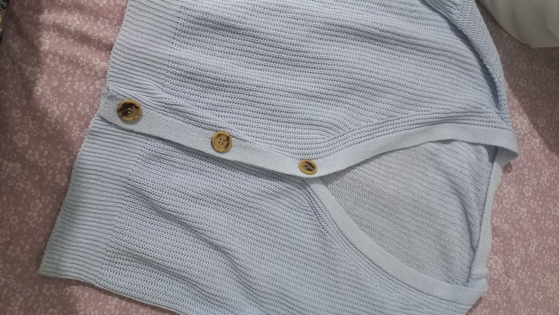 Gri Pamuklu Düğmeli V Yakalı Kadın Kazak - Görsel 2