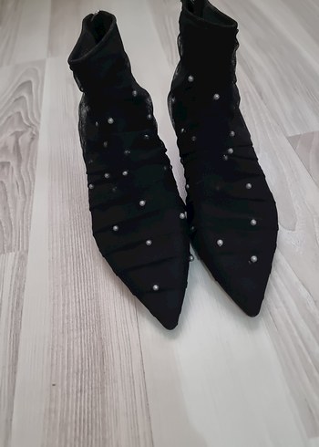 Siyah Pilili Nakışlı Stiletto Topuklu Kadın Bot