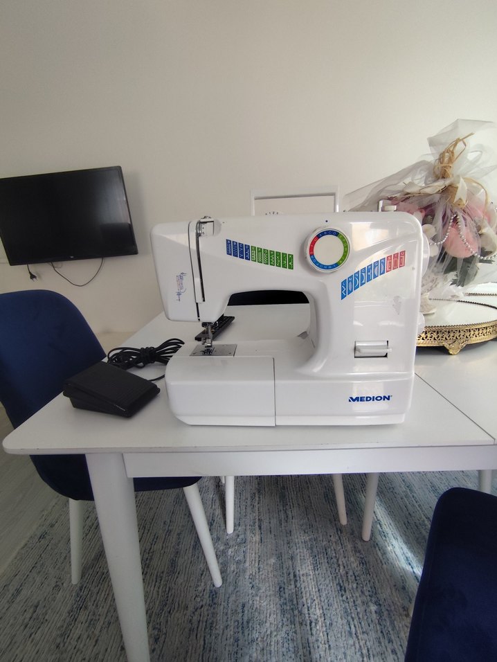 Beyaz Medion Dikiş Makinesi - Görsel 2