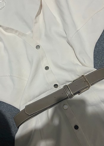 Bej Kemerli Beyaz Kadın Keten Midi Gömlek - Görsel 4